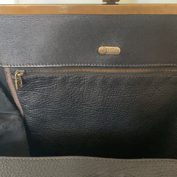 Classic Fendi shoulder bag in black - Picture 8 of 10